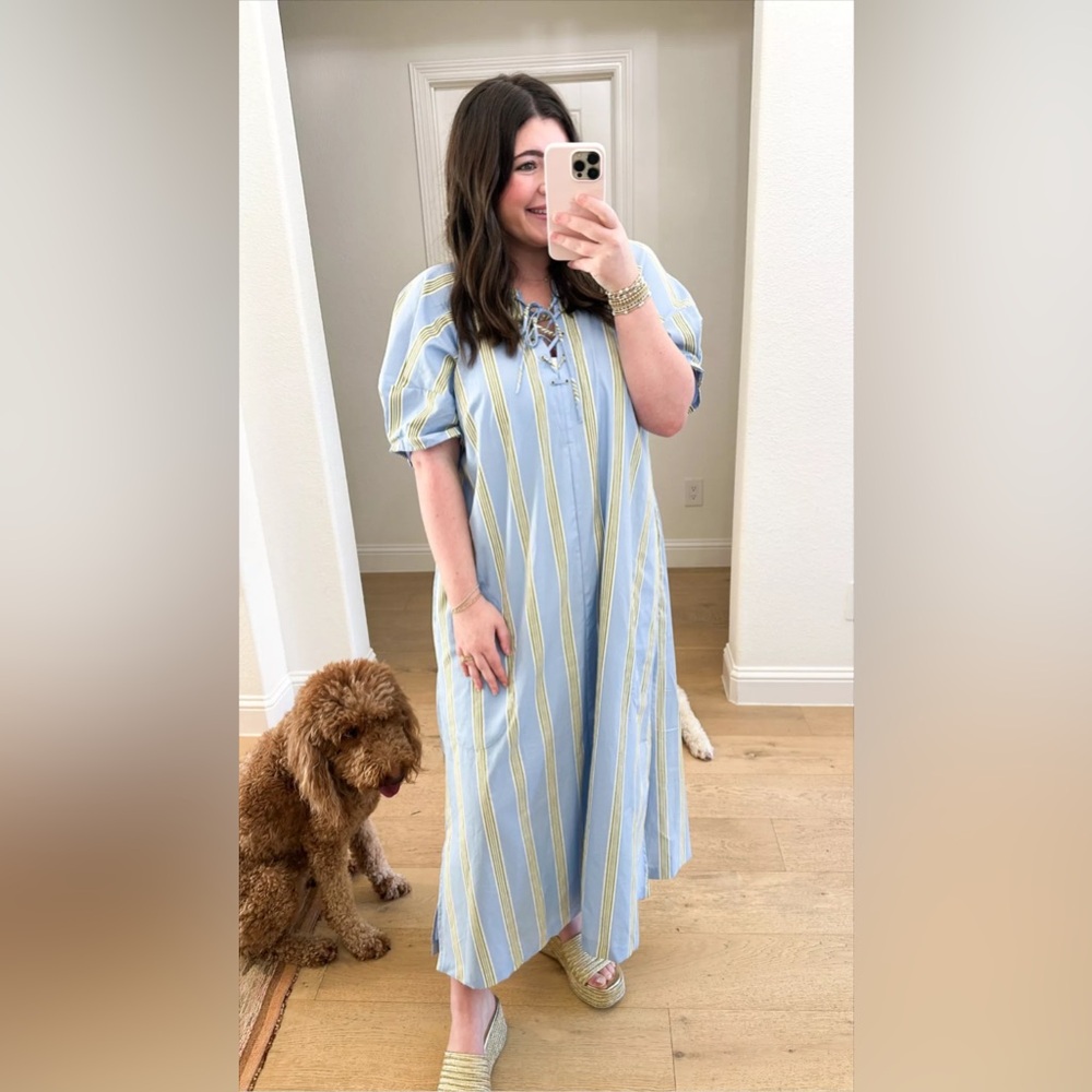 ▪️Maeve Short-Sleeve Crossover V-Neck Midi Dress - Picture 2 of 11